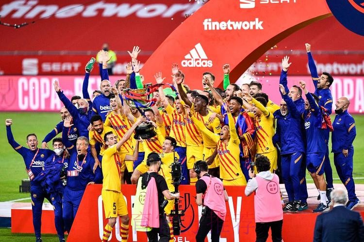 大气!皇马祝贺巴萨夺冠 科曼12个月内两夺国王杯 大气!皇马祝贺巴萨夺冠 科曼12个月内两夺国王杯